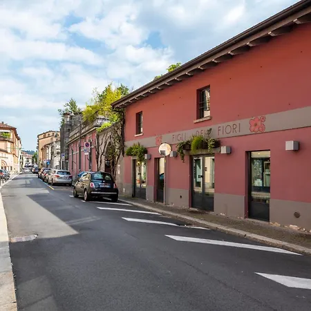 Comfort & Style In Center With Parking Апартаменты *