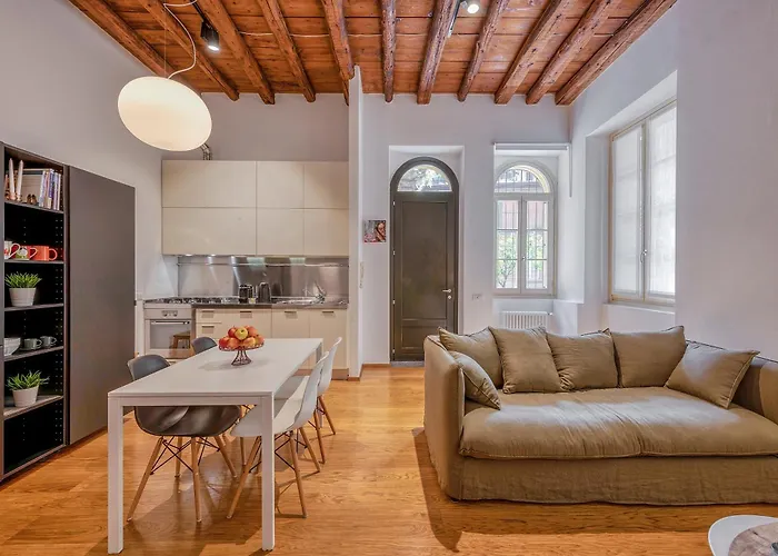 Comfort & Style In Center With Parking *