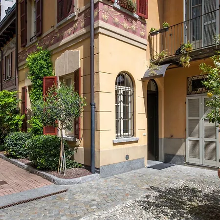 Comfort & Style In Center With Parking Apartment Como