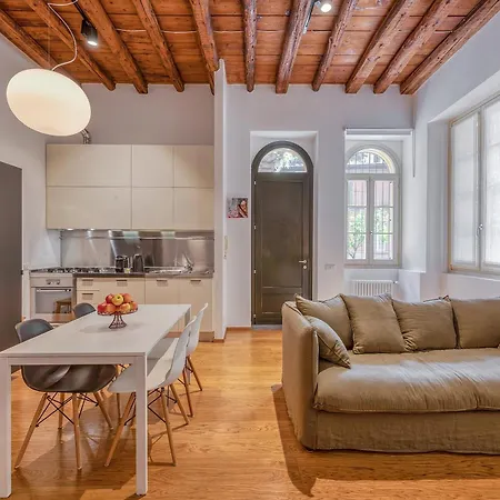 Comfort & Style In Center With Parking *