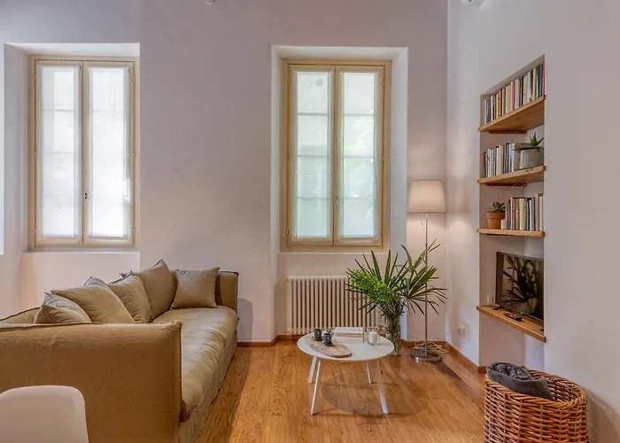 Comfort & Style In Center With Parking